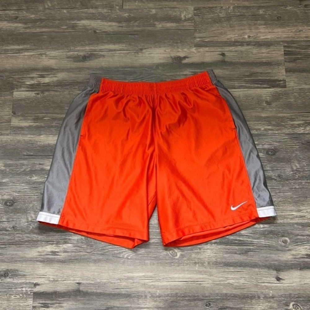 NIKE GYM SHORTS MEN’S XL